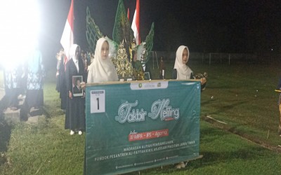 Semarak Takbir Keliling Pesantren Al Fattah Kikil, Santri MA Pembangunan Tampilkan Kreativitas Islami